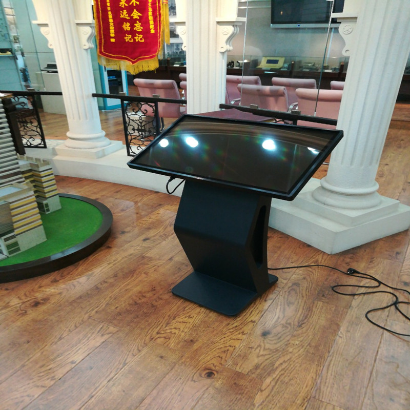 信特安32寸臥式觸摸一體機(jī)入住哈爾濱聯(lián)通公司