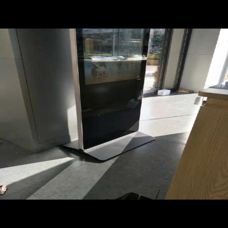 信特安43寸立式廣告機(jī)入駐浙江象山縣聯(lián)通公司